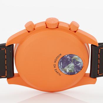 Swatch/Omega, MoonSwatch, Mission On Earth - Lava, kronograf, armbandsur, 42 mm.