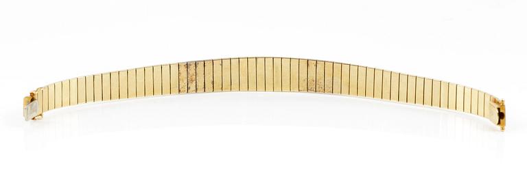ARMBAND, guld 18K, sju små diamanter, stämplad CB, Europa 1900-talets andra hälft. Vikt ca 40 gram.
