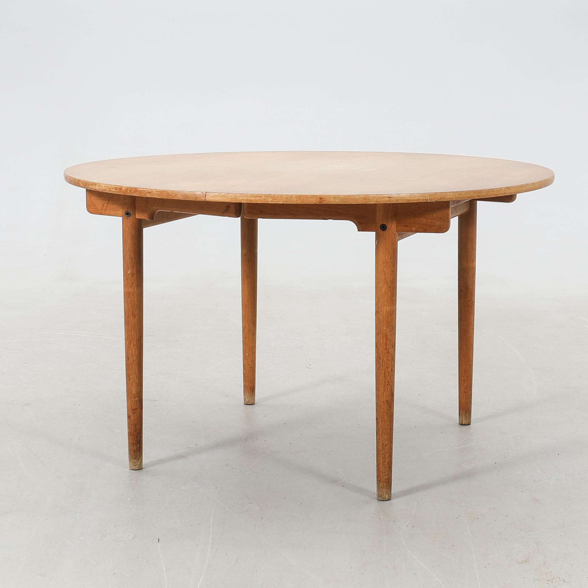 Hans J Wegner, matbord, modell CH 339, Andr Tuck Danmark.