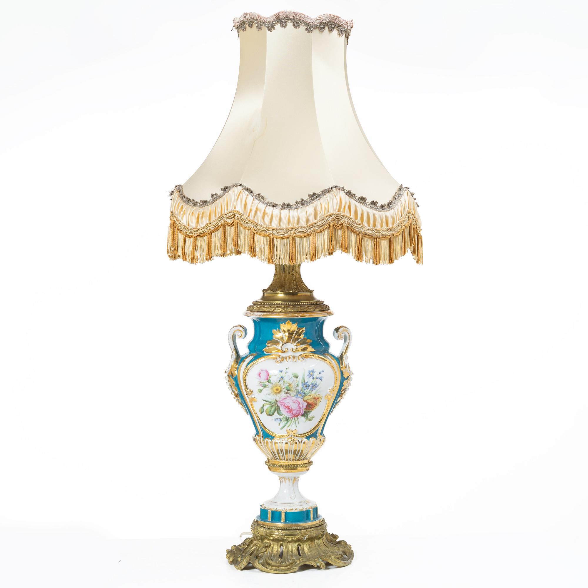 Bordslampa, Sèvres-stil, omkring år 1900.
