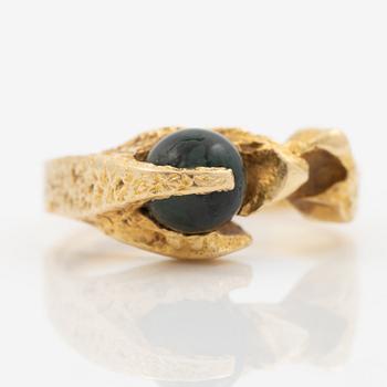 Björn Weckström, ring, 18K guld med grön sten sannolikt mossagat, för Lapponia, Finland.