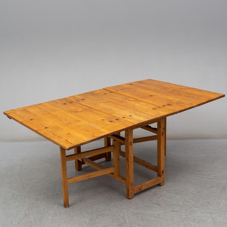 A pine gate-leg table, 19th Century.