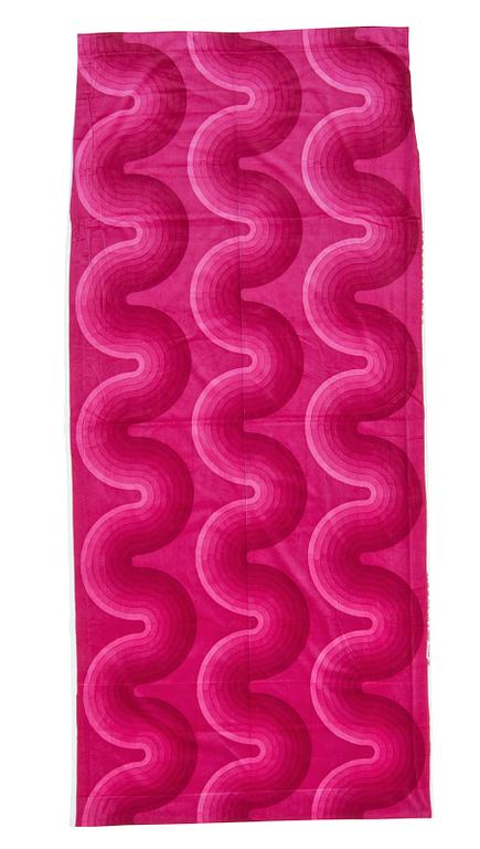 A FABRIC, A CURTAIN AND SAMPLERS, 5 PIECES. Cotton velor. A variety of pinkish red nuances and patterns. Verner Panton.