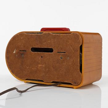 A Fada Streamliner "Bullet" radio model 1000, ca 1945.