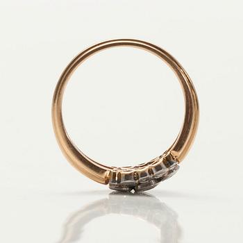 RING, 18K guld. Briljant och 8/8 slipade diamanter H/vs ca 0.55 ct. A. Tillander 1951. Storlek 17-. Vikt 3,7 g.