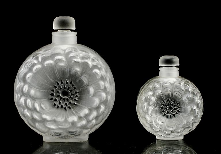 FLAKONGER, 2st, glas, "Dahlia", Lalique.