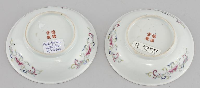SKÅLFAT, ett par, porslin, Kina, 1800/1900-tal.