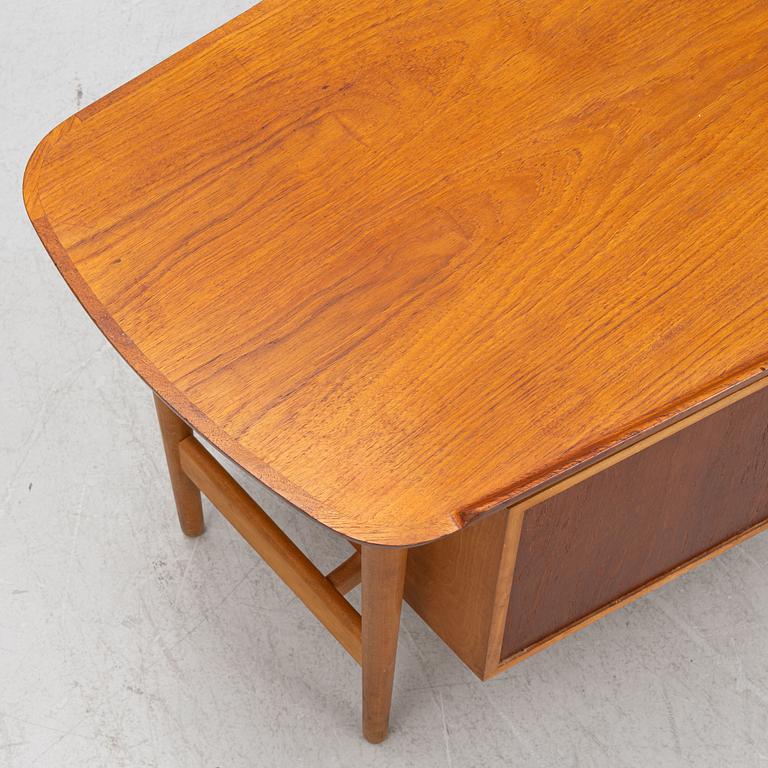 Arne Vodder, a teak desk "Bo-852, Bovirke, Denmark 1950s.