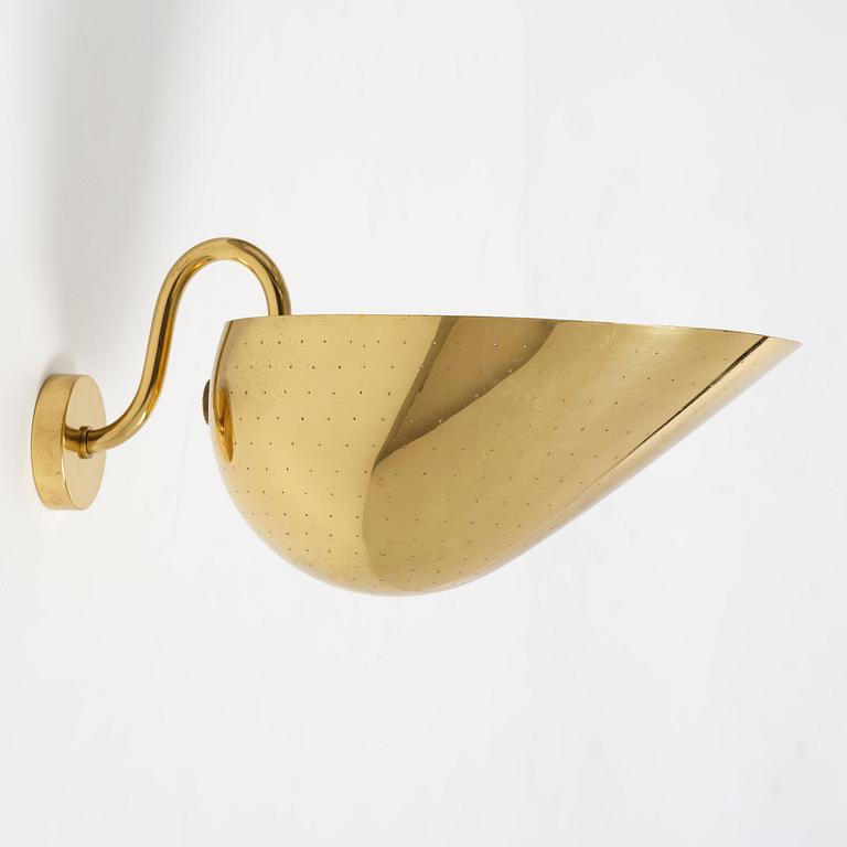Carl-Axel Acking, a wall sconce model "5019", Bröderna Malmströms Metallvarufabrik, Malmö, 1940s-50s.