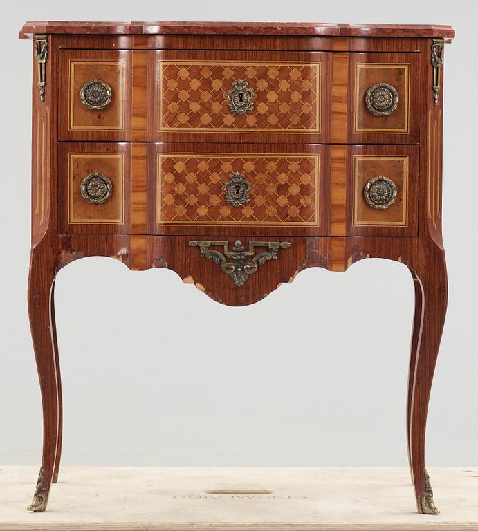 BYRÅ, Louis XVI-stil, 1900-tal.