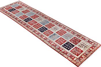 A runner carpet, Ziegler, c. 395 x 89 cm.