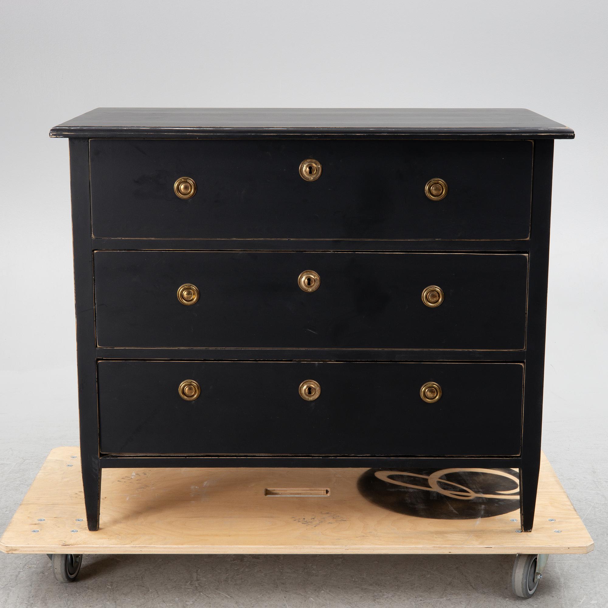Chest of drawers, first half of the 20th century.