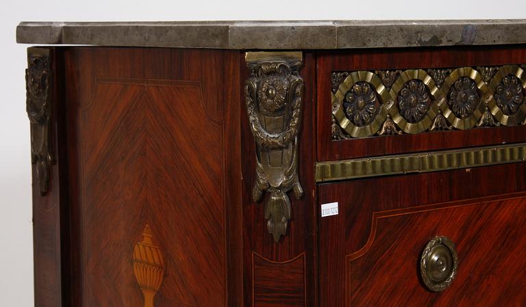 BYRÅ. Gustaviansk stil, 1900-talets första hälft.