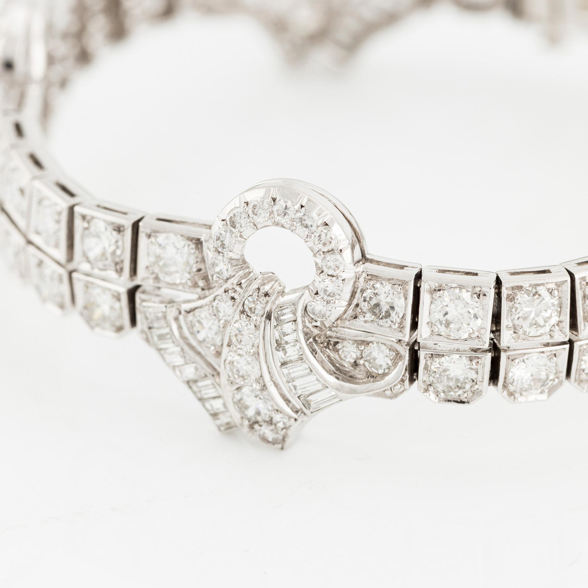 Armband platina med runda briljant, åttkant- och baguetteslipade diamanter, Gübelin.