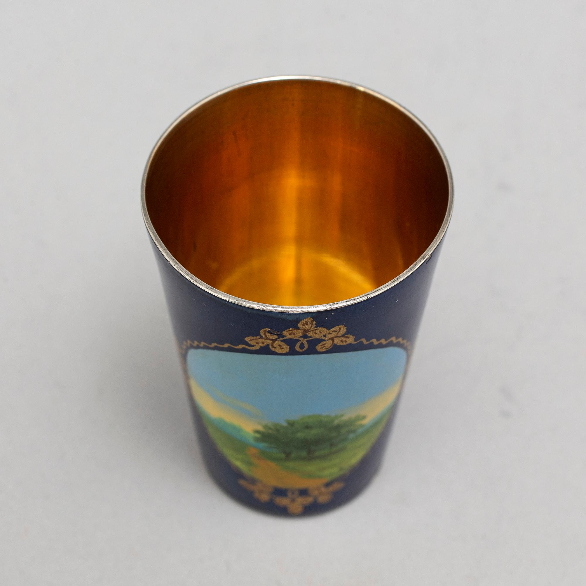 A Russian early 20th century vodka cup / charka, unidentified maker, St. Petersburg. Imperial Warrant.