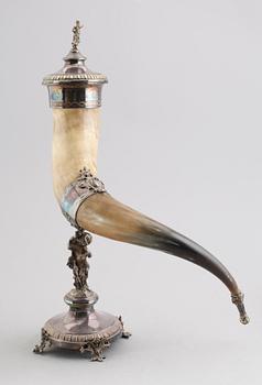 DRYCKESHORN, nysilver samt horn, sent 1800-tal.