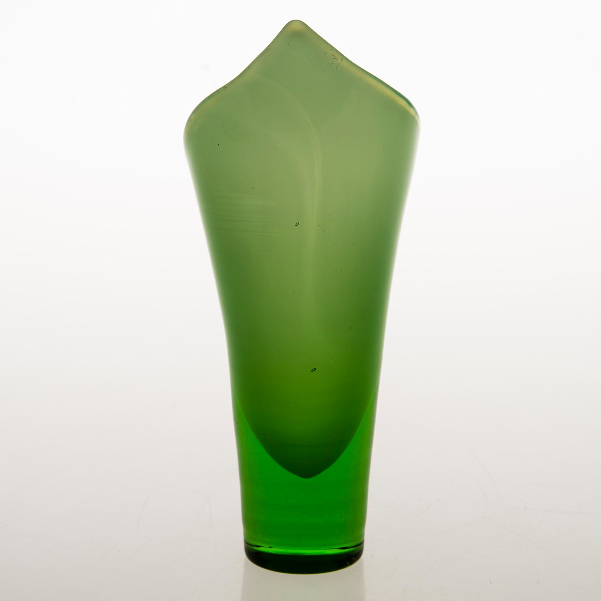 GUNNEL NYMAN, maljakko, "Calla", signeerattu Gunnel Nyman, Riihimäen Lasi Oy.