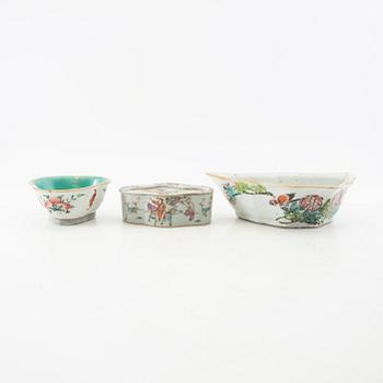 Two famille rose bowls and a soap dish, late Qing dynasty and 20th century.