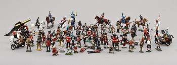 TENNSOLDATER, 89 st, bl a Britains. 1900-talets första hälft.