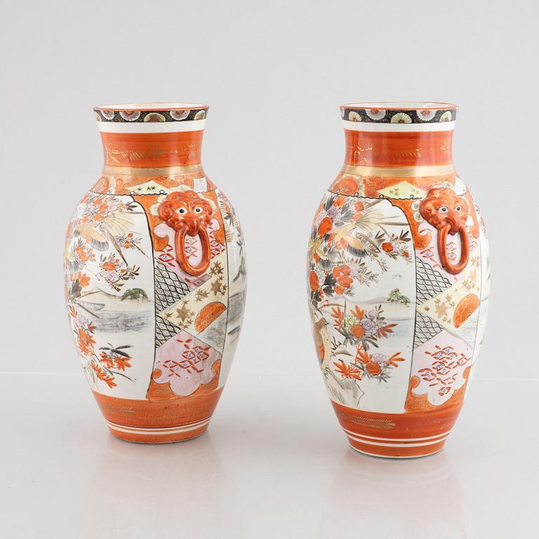 Vaser, ett par, flintgods, Japan, 1900-tal.