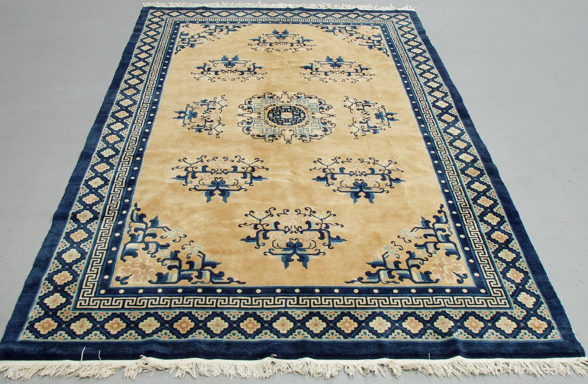 A carpet, semi-antique/Old China, ca 302 x 196 cm.