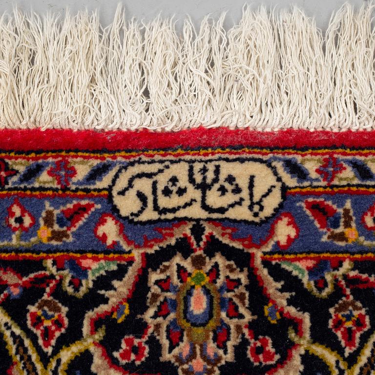 A RUG, a Kashan, ca 227 x 142 cm, signed Kashan - Shadi/Keshan Shadsar.