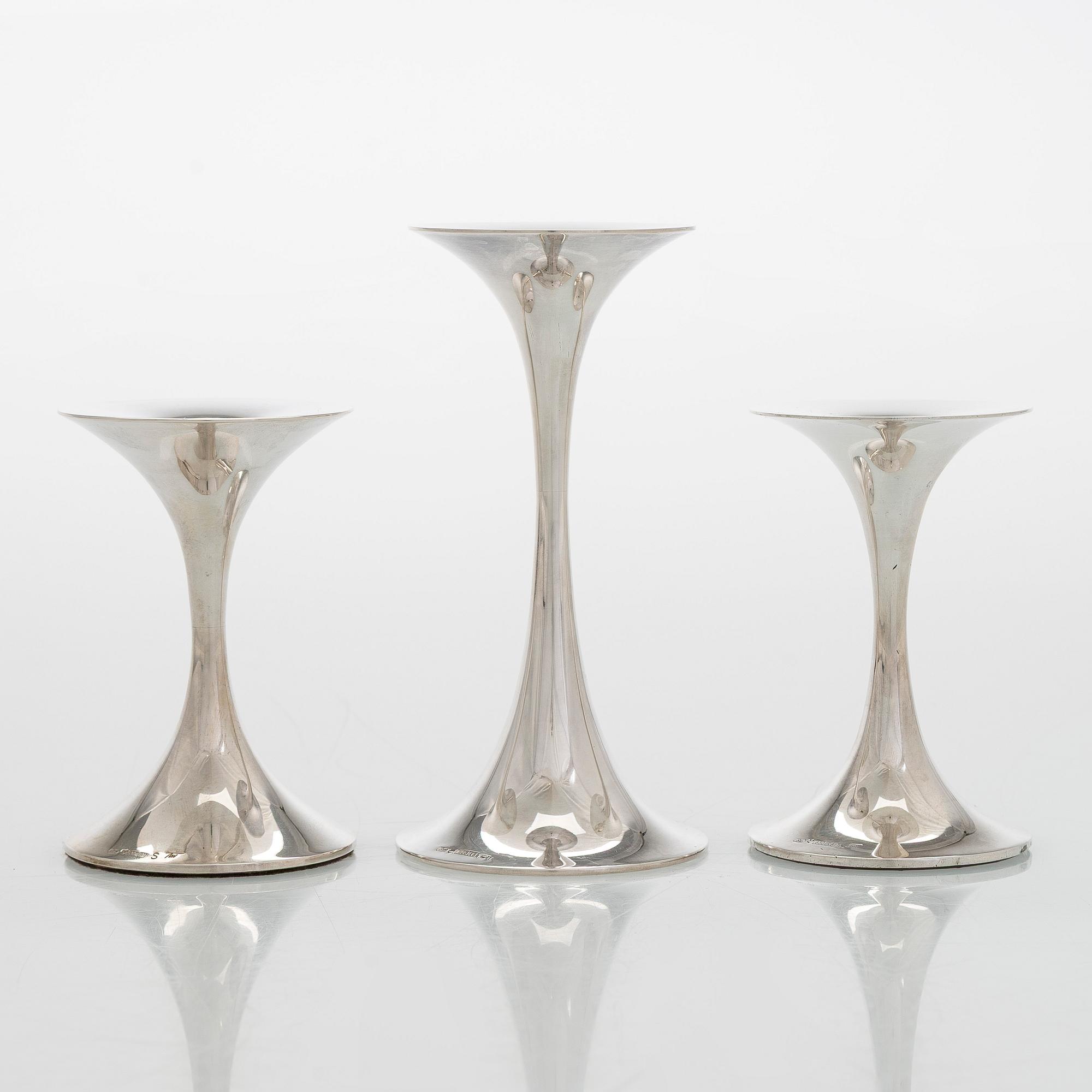 Tapio Wirkkala, kynttilänjalkoja, 3 kpl, hopeaa, "Trumpetti", Kultakeskus, Hämeenlinna 1988-2003.