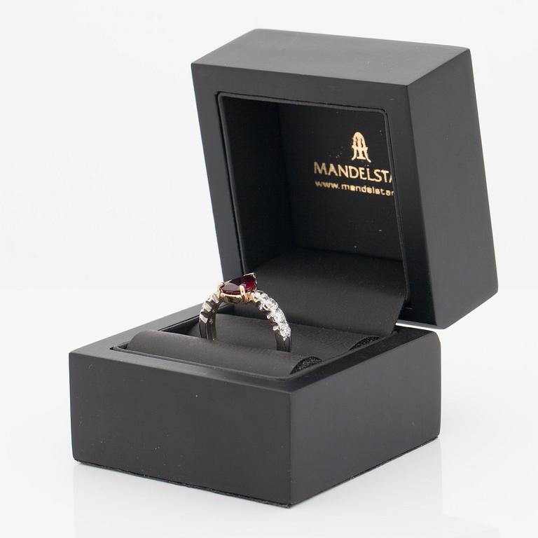 RING, Mandelstam 'Stardust', med droppslipad rubin, 2.17ct, samt briljantslipade diamanter, totalt 1.25 ct.