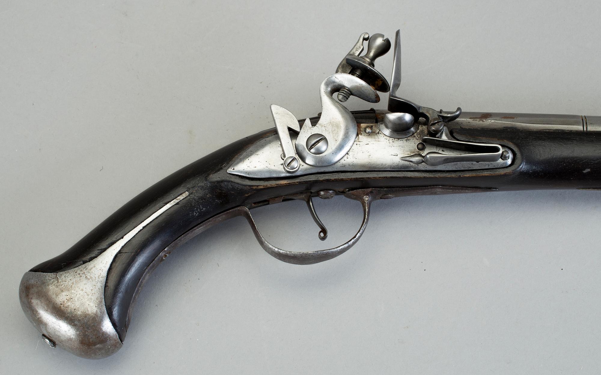 FLINTLÅSPISTOL, 1700-talets slut.