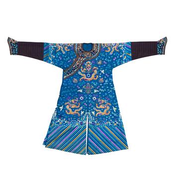 ROBE, silk. Height 145,5 cm. China, late Qing dynasty (1644–1911).