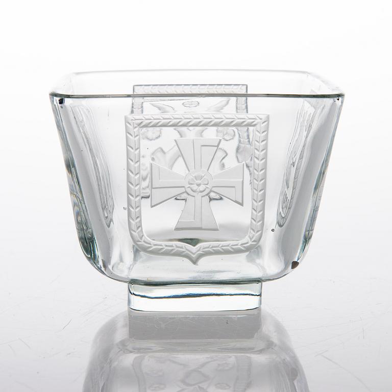 A glass bowl, 'Mottimalja' 1939-1940 Riihimäki Lasi Oy.