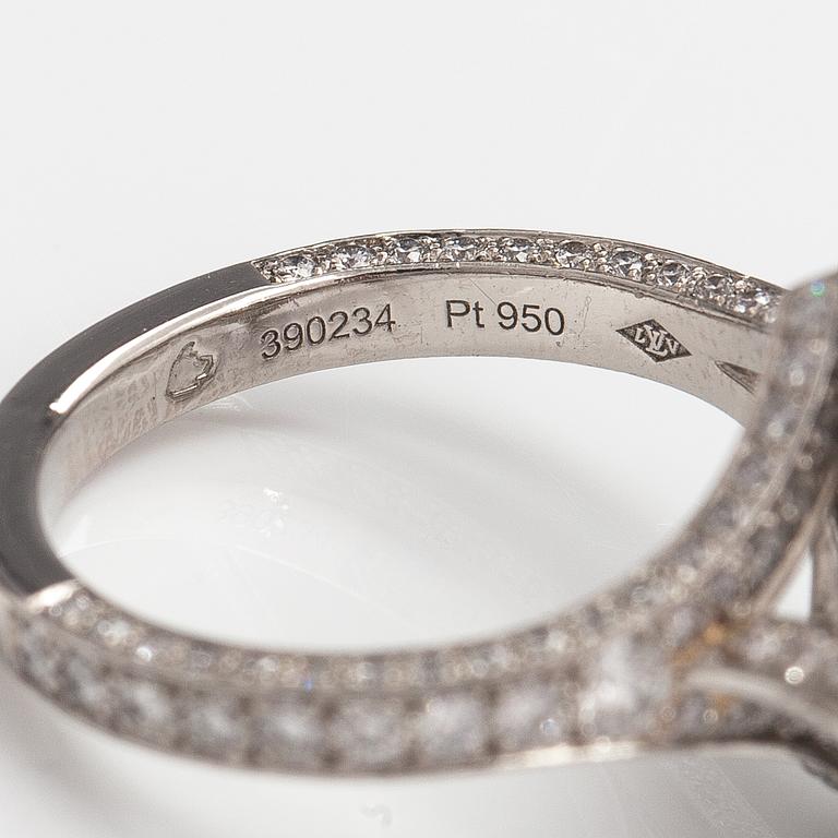 Louis Vuitton, A platinum ring with diamonds ca. 2.33 ct in total. Marked Louis Vuitton 52m 390234. 2018.