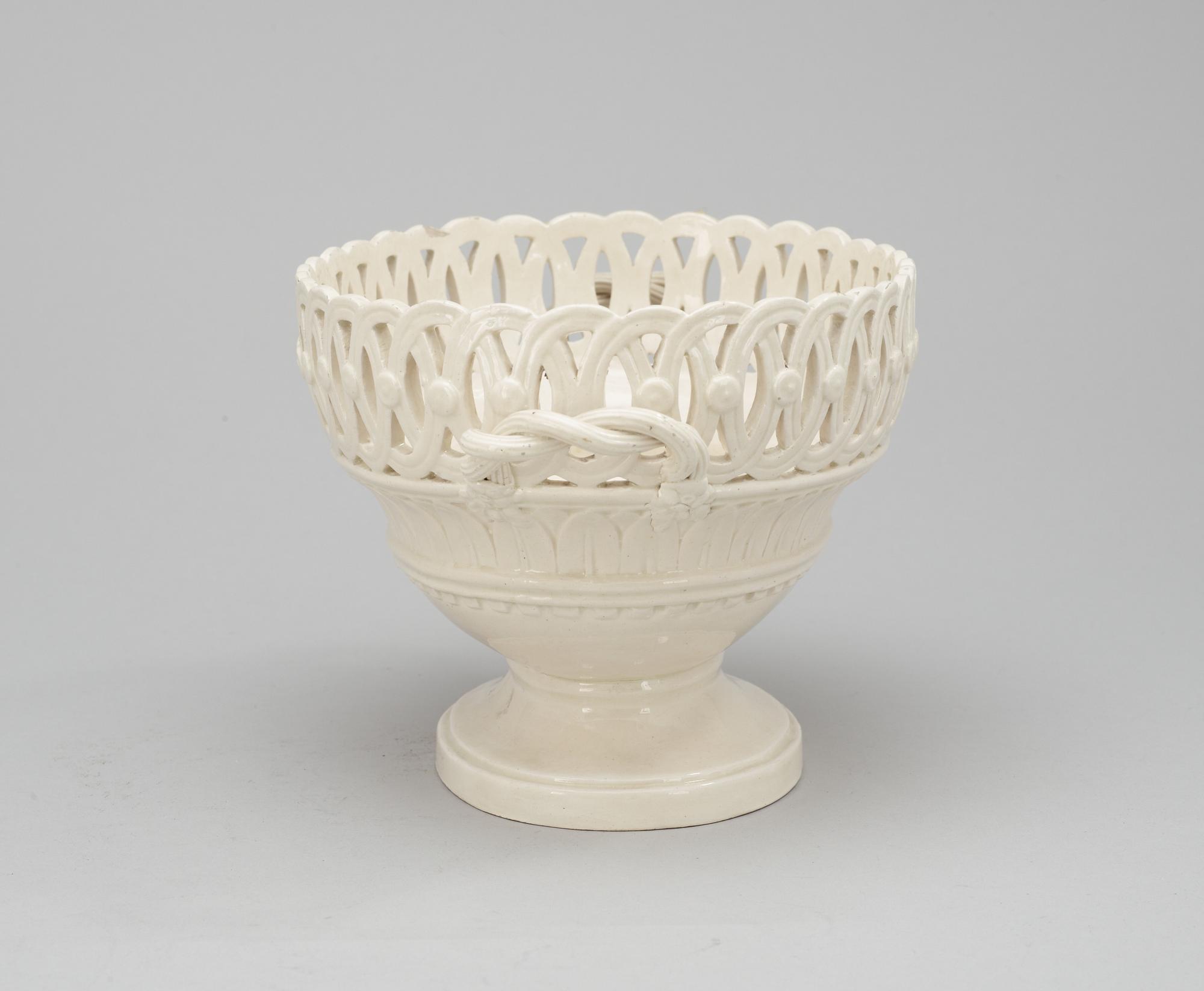A Swedish creamware basket, Rörstrand circa 1800.