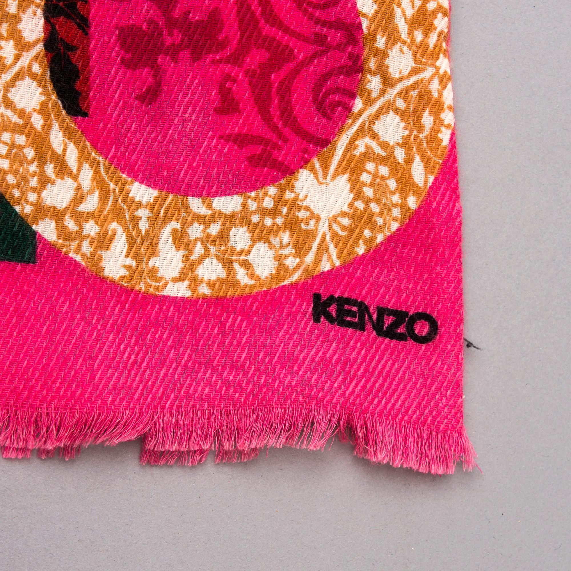HALSDUKAR, 2 stycken, Kenzo.