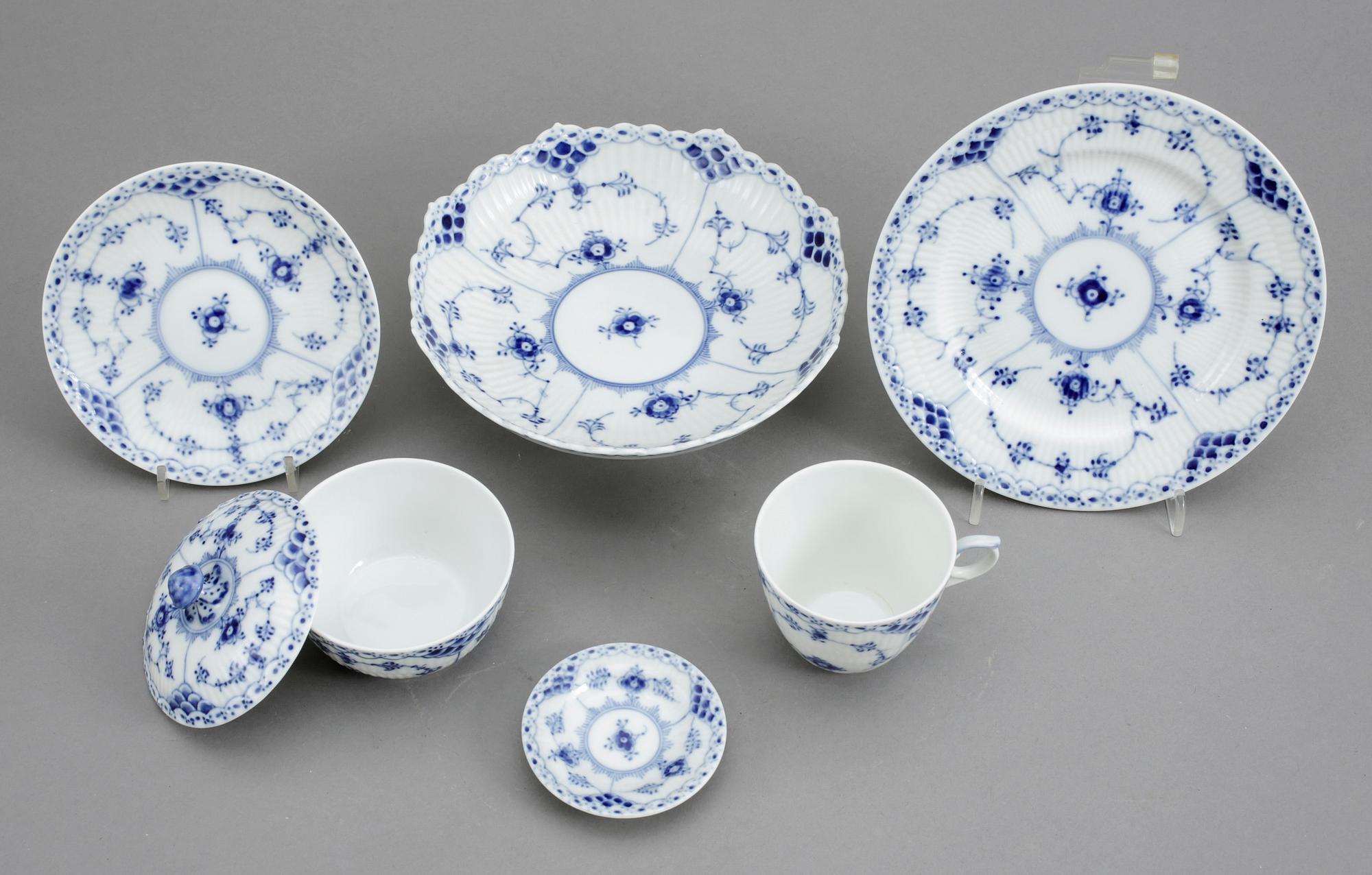 KAFFESERVIS, 27 delar, porslin, "Musselmalet", Royal Copenhagen, 27+1 delar.