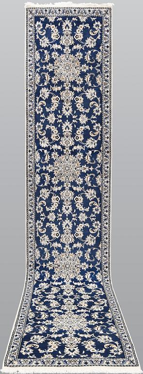 A Nain runner, 387 x 77 cm.