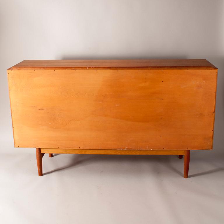 SENKKI / CREDENZA, Arne Vodder, Sibast Furniture, Tanska, suunniteltu 1958.