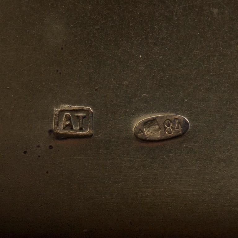 CIGARRETTETUI, silver med grön sten, Moskva, Ryssland ca 1910-20. Vikt 177,5 g.
