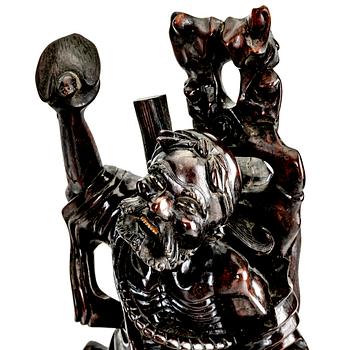 Skulpturer, ett par, trä. Japan, tidigt 1900-tal.