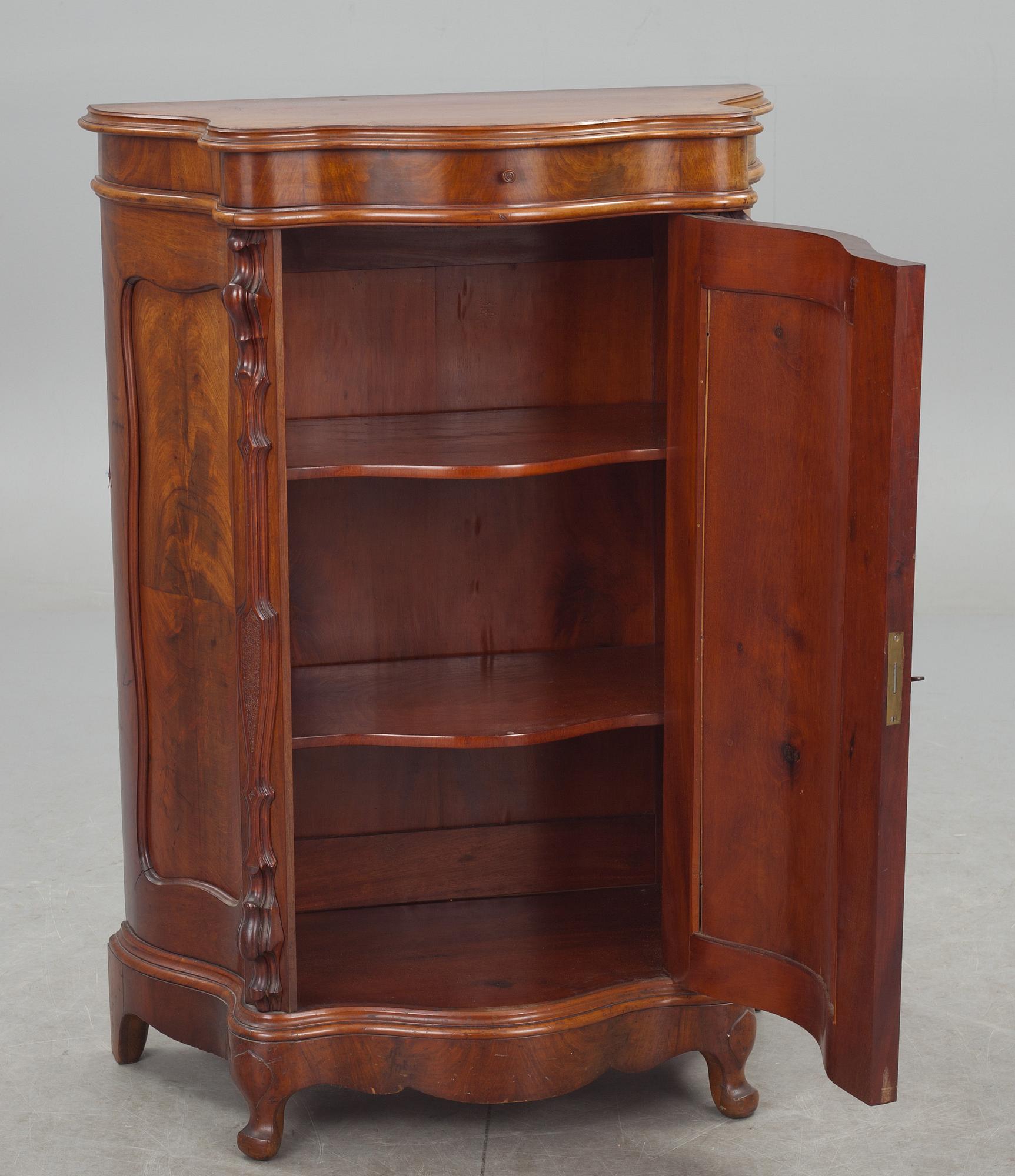 SKÅP, senempire/nyrokoko. 1800-talets mitt.