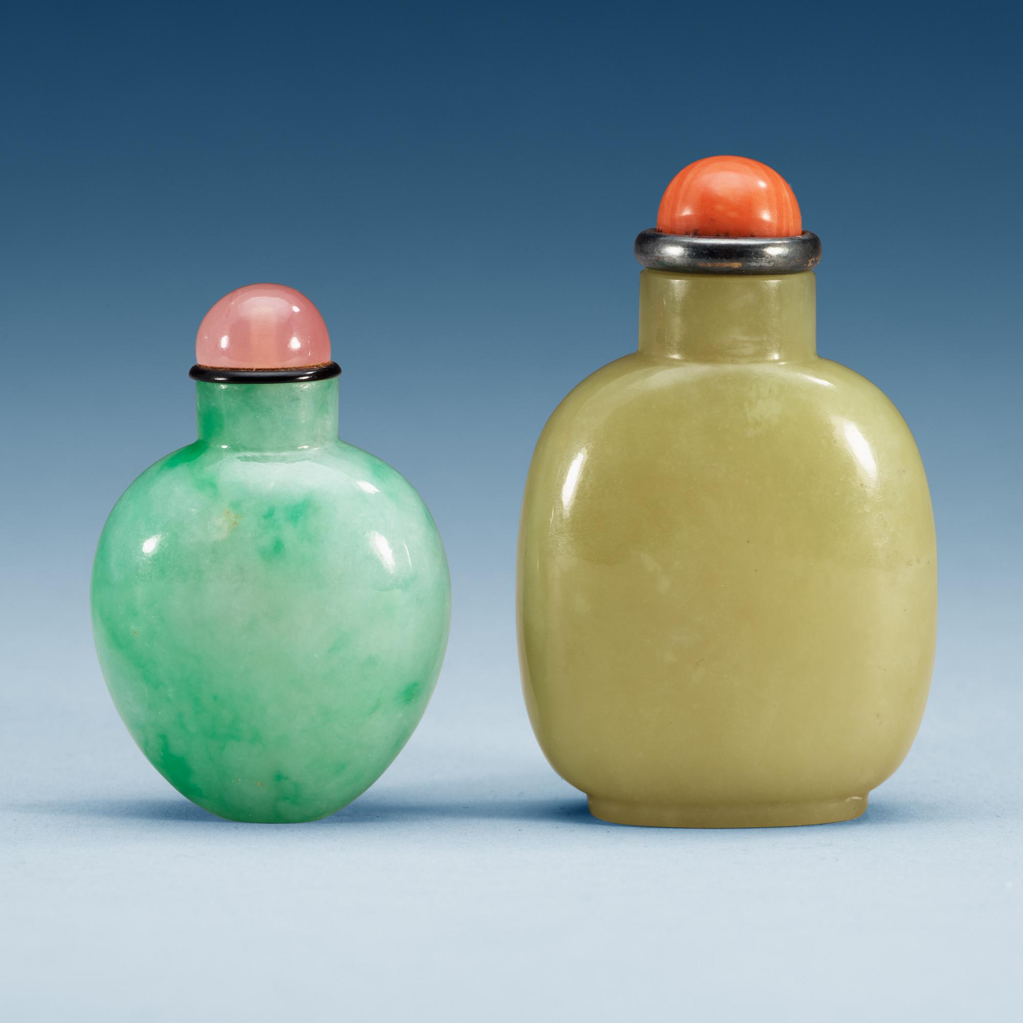 SNUSFLASKOR, två stycken, nefrit. Qing dynastin (1644-1912).