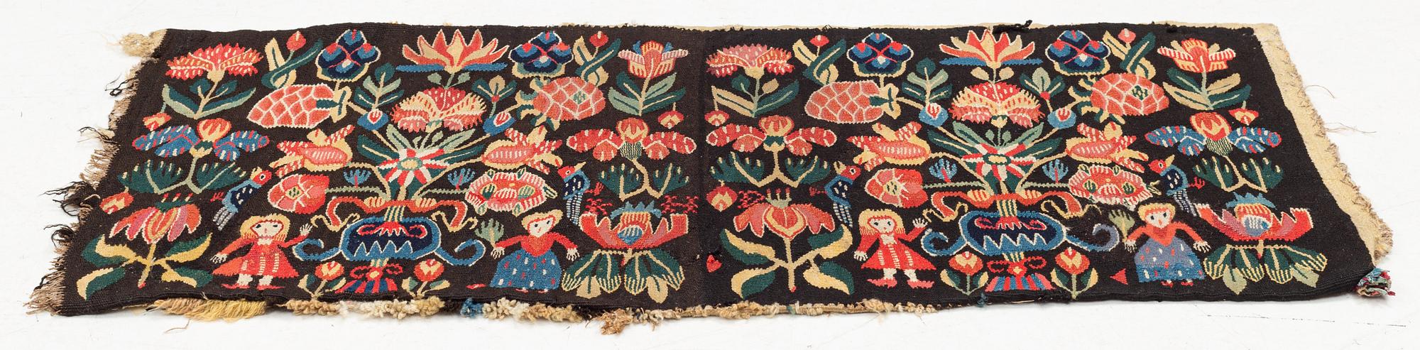 A carrige cushion, 'Urnor och par', tapestry weave, c. 102 x 51 cm, around the years 1800-1825.