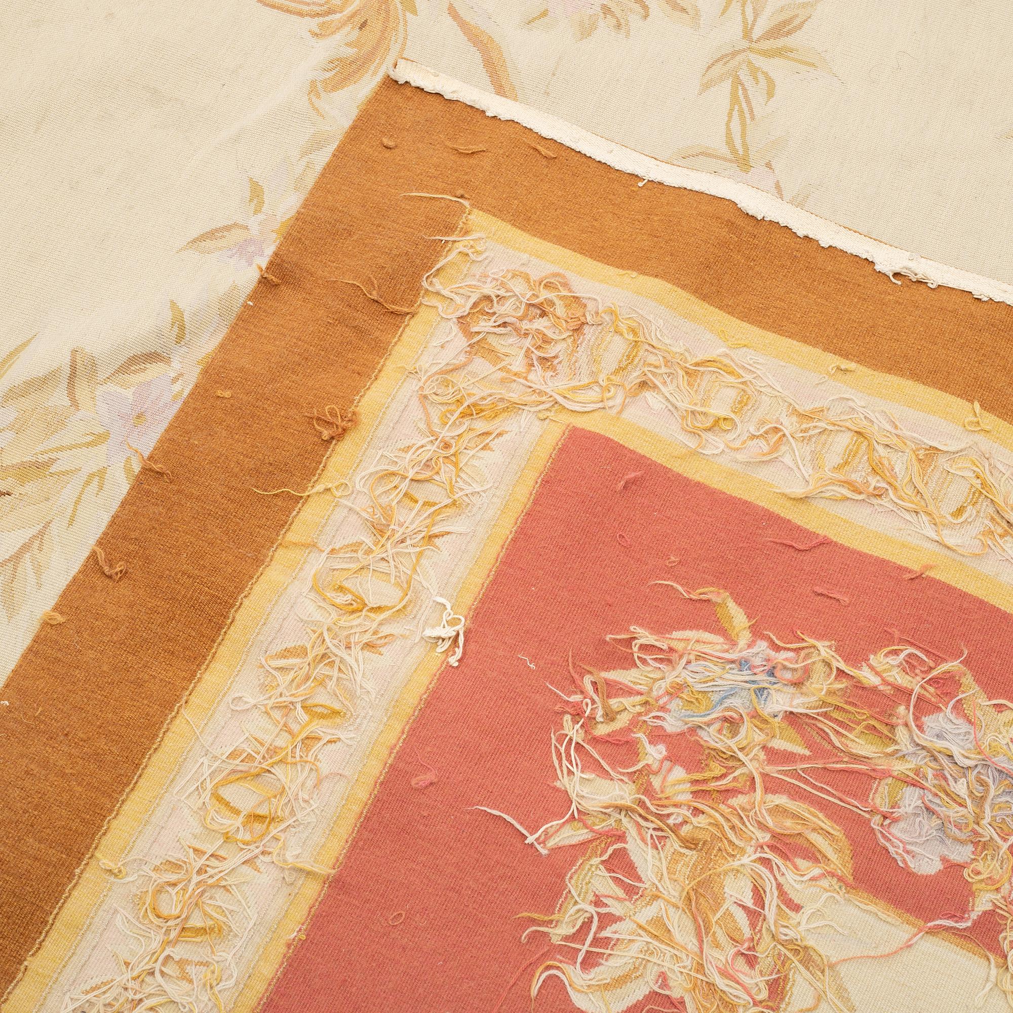 A CARPET, old, possibly Aubusson, tapestry weave, ca 490,5 x 332 cm.