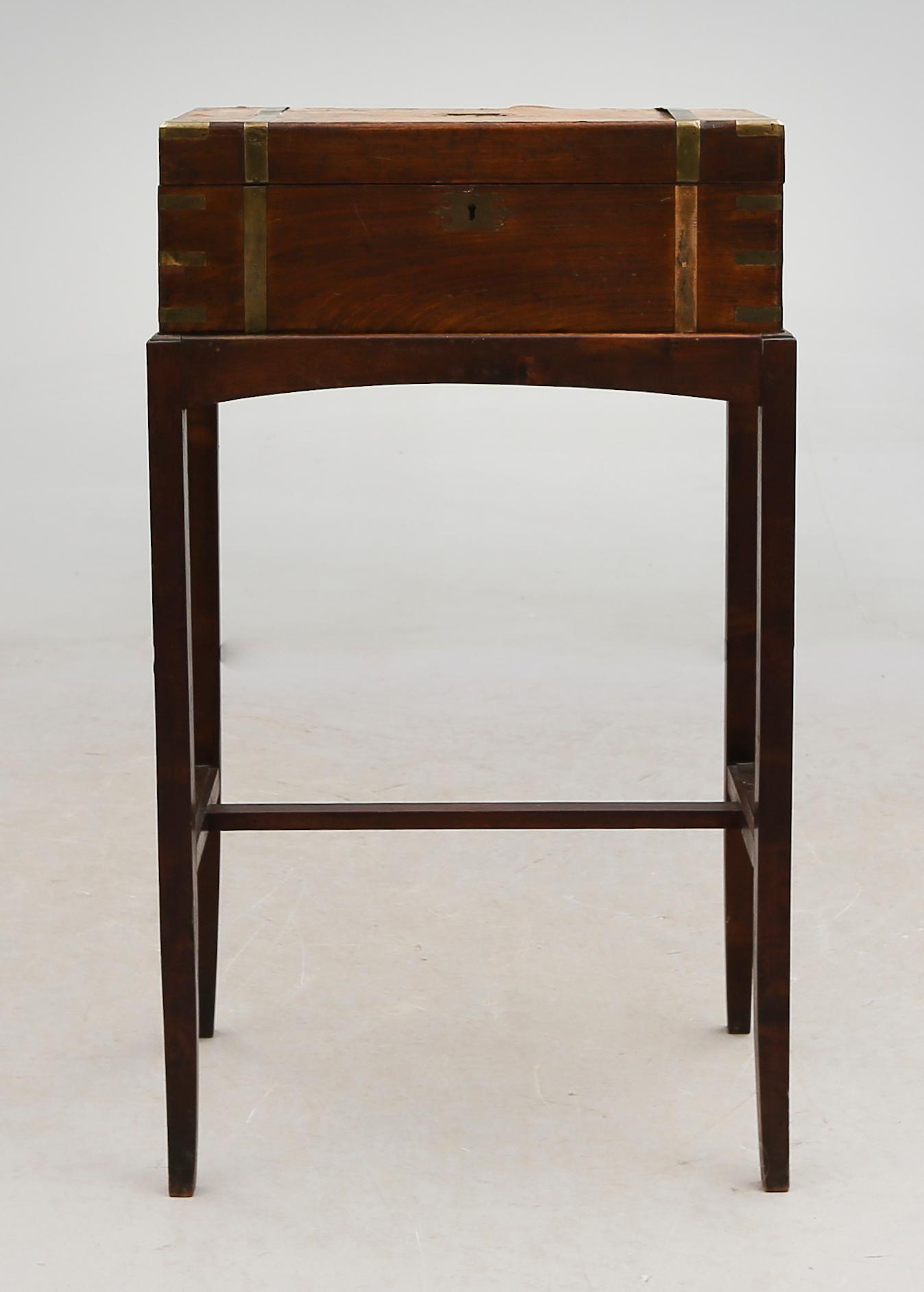 SKRIVSCHATULL, England, 1800-talets mitt.