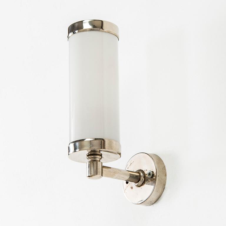 Paavo Tynell, A 1930s model 7260 wall lamp forTaito.