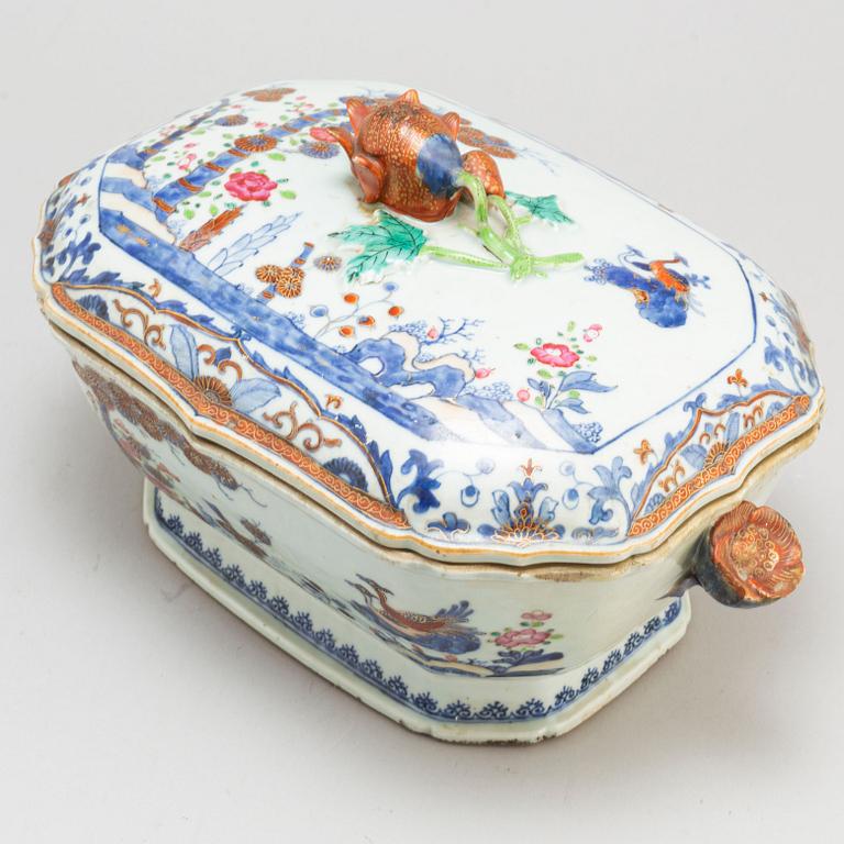 A famille rose tureen with cover, Qing dynasty, Qianlong (1736-95).