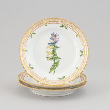 A set of three Royal Copenhagen "Flora Danica" dishes, Denmark, 20th Century.