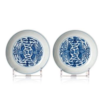 950. A pair of blue and white 'Phoenix dishes', Qing dynasty with Guangxu six character mark and of the period (1875-1908).