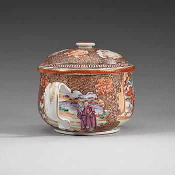 A famille rose chaimber pot with cover, Qing dynasty, Qianlong (1736-95).