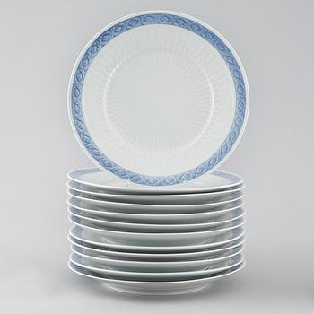 73 porcelian serving pieces, "Blå Vifte", Royal Copenhagen, from the second half of the 20th century.